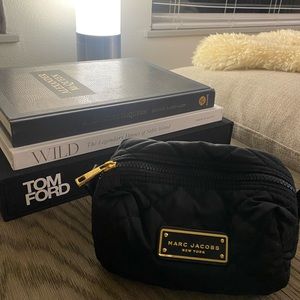 Previously Loved 🖤 Marc Jacobs Black Quilted Nylon Cosmetic Bag